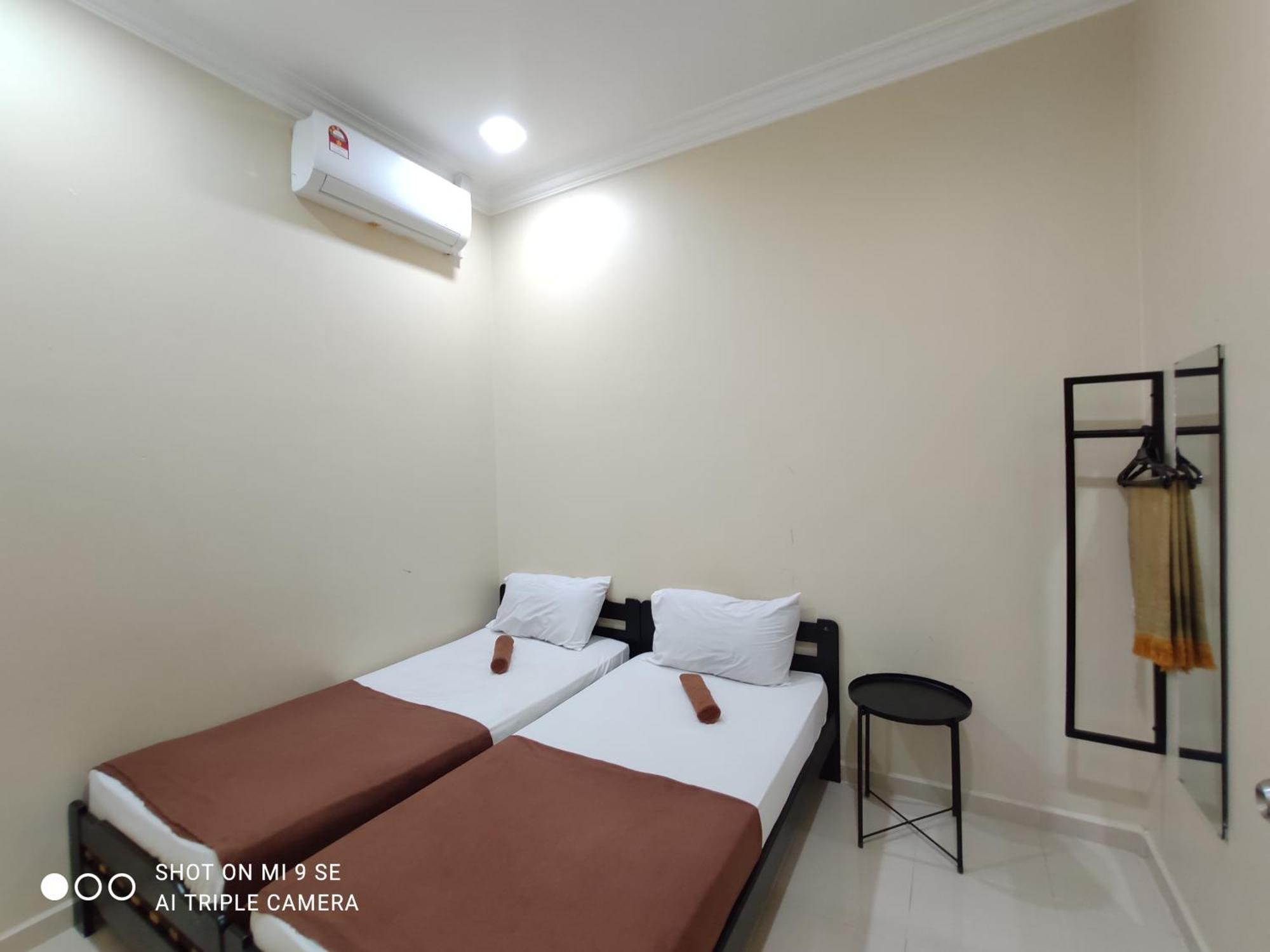 Musllm Only Wifi 3 With 2 Aircond Menanti Village